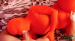 全身タイツ: オレンジのゼンタイ女性に挿入してぶっかけ